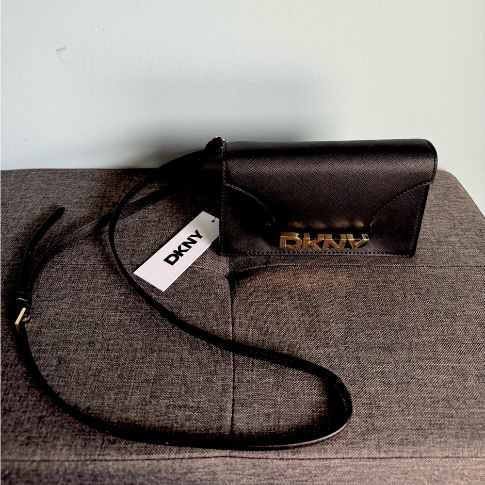 DKNY Avril Wallet / Crossbody with silver Logo